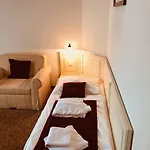 Bazilika Alatt Panzio Bed and Breakfast 4*