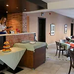 Bazilika Alatt Panzio Bed and Breakfast 4*