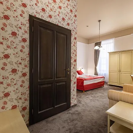 Bazilika Alatt Panzio Bed & Breakfast 4*