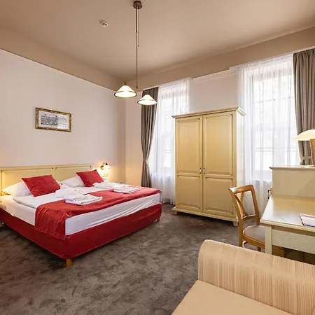 Bazilika Alatt Panzio Bed & Breakfast