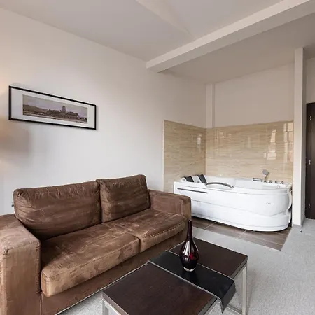 B&B Bazilika Alatt Panzio Strigoniu