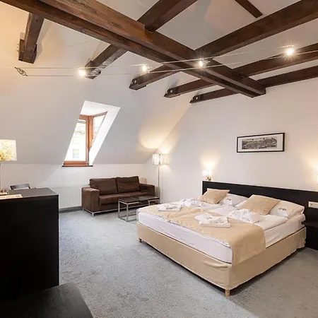 Bazilika Alatt Panzio Esztergom