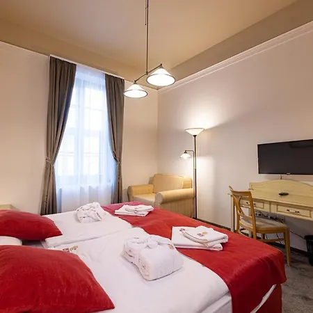 Bed & Breakfast Bazilika Alatt Panzio 4*