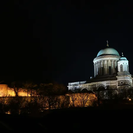 B&B Bazilika Alatt Panzio Strigoniu