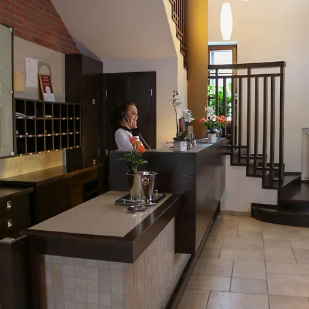 Bazilika Alatt Panzio Esztergom