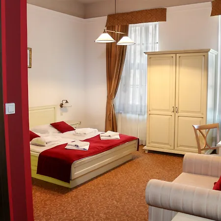 Bazilika Alatt Panzio 4* 에스테르곰