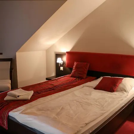 Bazilika Alatt Panzio 4* Esztergom