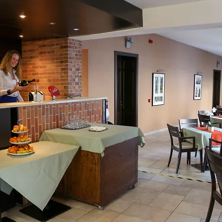 Bazilika Alatt Panzio Bed & Breakfast 4*