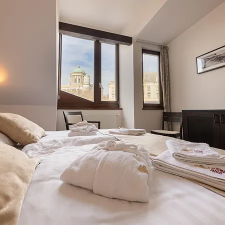 Bazilika Alatt Panzio Bed & Breakfast Esztergom
