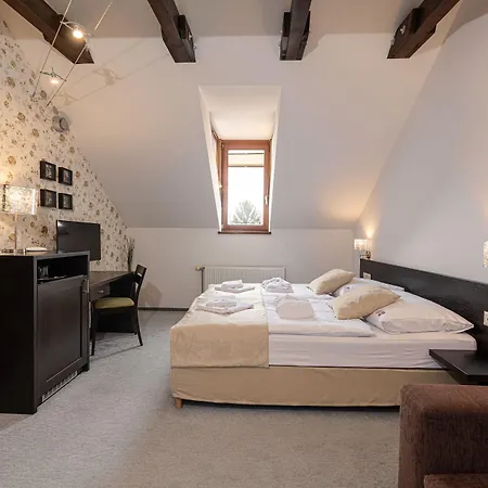 Bazilika Alatt Panzio Bed & Breakfast Esztergom