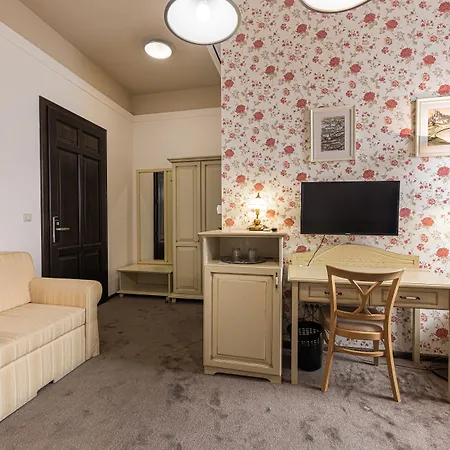 לינה וארוחת בוקר Bazilika Alatt Panzio 4*