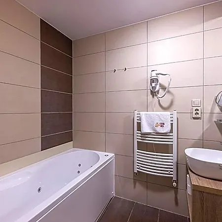 Bazilika Alatt Panzio Couette-café Esztergom