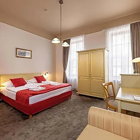 Couette-café Bazilika Alatt Panzio 4*