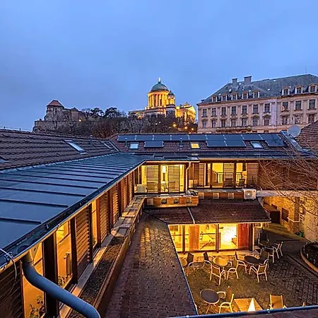 Bed and Breakfast Bazilika Alatt Panzio 4*