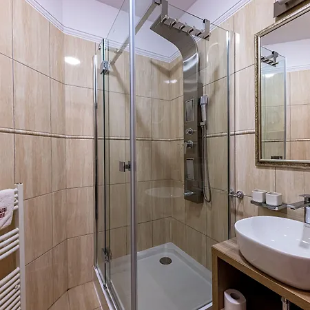 Bazilika Alatt Panzio 4* Strigoniu
