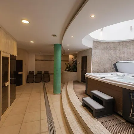 Bed & Breakfast Bazilika Alatt Panzio 4*