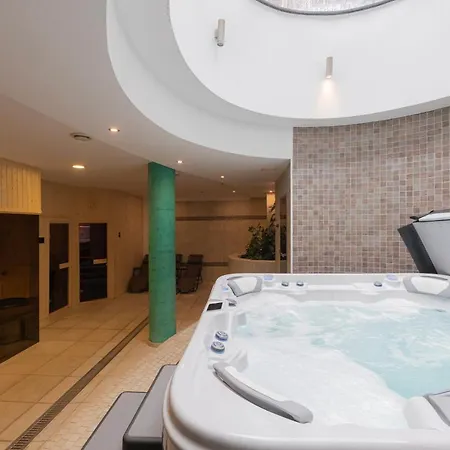 Bed and Breakfast Bazilika Alatt Panzio 4*
