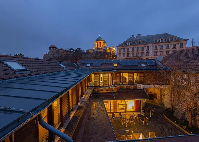 Bazilika Alatt Panzio Bed & Breakfast Esztergom