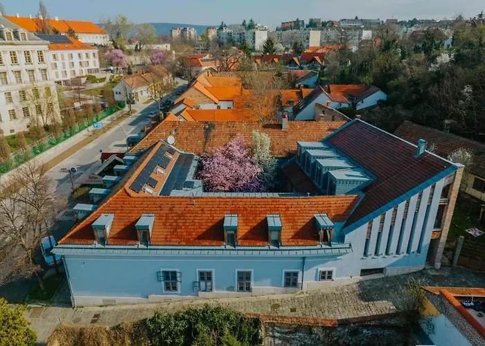 Bazilika Alatt Panzió Alojamento de Acomodação e Pequeno-almoço Esztergom