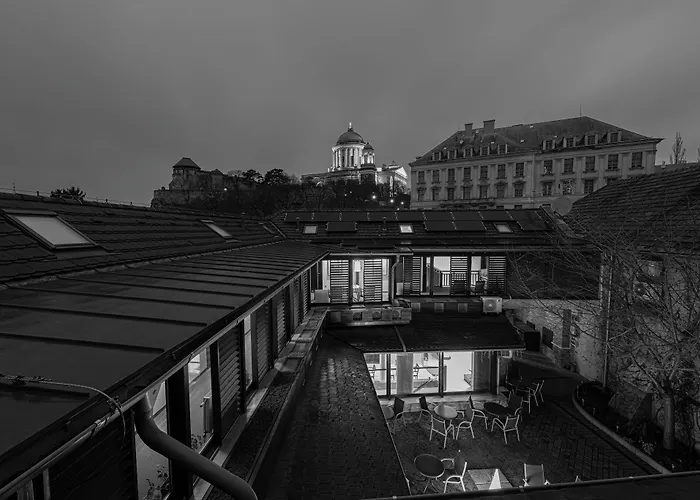 Bazilika Alatt Panzio Esztergom